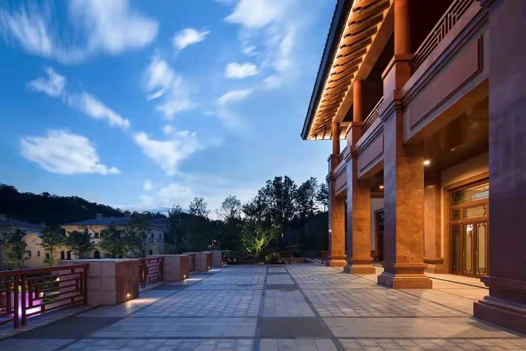 【2023】北京最好的年会酒店NO.1-海湾半山温泉度假酒店-会议-年会-团建