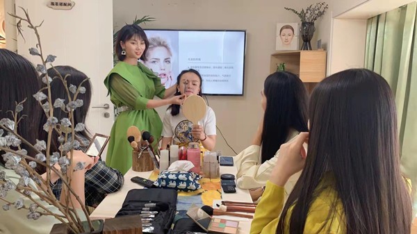 妇女节活动NO.20-化妆实践+化妆是每个女性的必备技能- 三八活动三八妇女节活动女神节活动