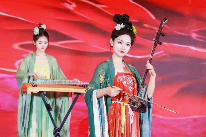 年会热门节目：古典唯美乐团