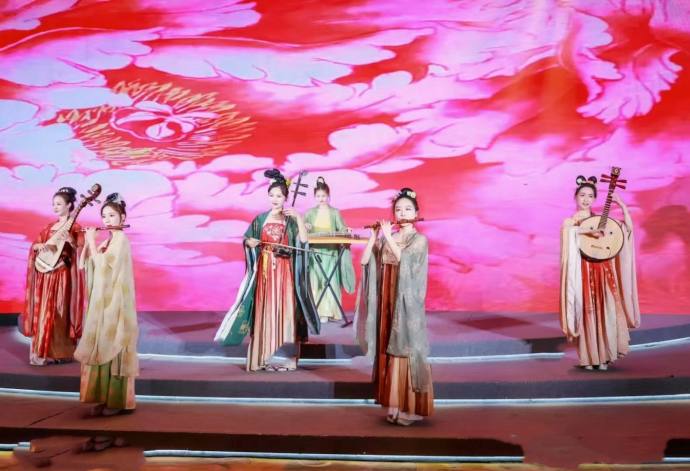 年会热门节目：古典唯美乐团
